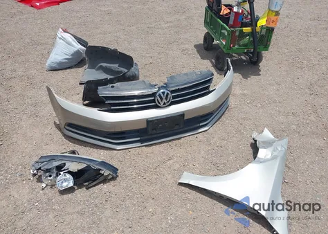 2015 Volkswagen Jetta 2.0L S z USA, uszkodzony, nr VIN 3VW2K7AJ8FM220167